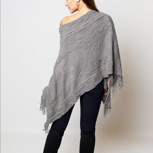 Gray poncho with tassel trim - Picture 4 of 8